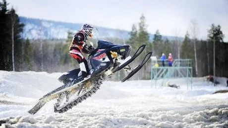 LÄMNAR. Petter Nårsa har bestämt sig för att fortsätta sin skotercrosskarriär i Nordamerika.
