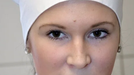 SOLO I KÖKET. Viktoria Larsson från årskurs 2 fick kämpa ensam i köket. Och det gjorde hon med den äran.