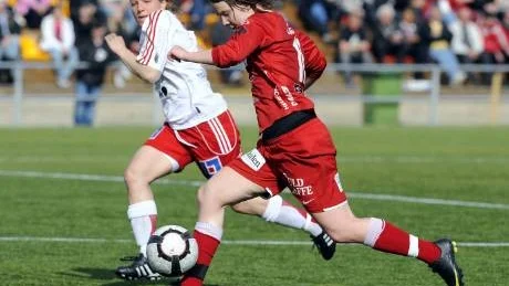 PÅ SPRÅNG. Erika Karlsson är trea i skytteligan i division I efter två nya mål i går.  Foto: Andreas Wälitalo
