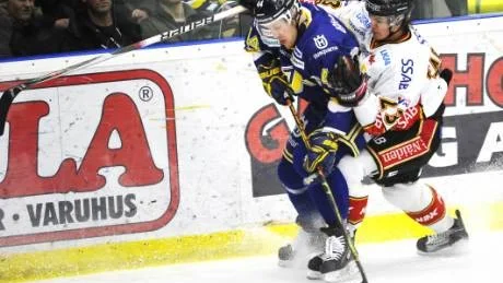 BYTER TRÖJA. I söndags blev det klart att finske stjärnbacken Janne Niinimaa byter klubb från HV71 till Luleå Hockey. Foto: Scanpix