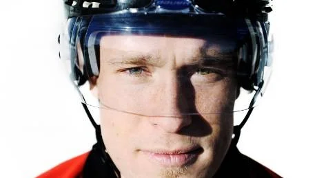 FOKUSERAD. Tobias Björk får träna hårt som domare i elitserien - både för att förbättra fysiken och den mentala biten.  I Sveriges högsta serie lämnas inget åt slumpen.