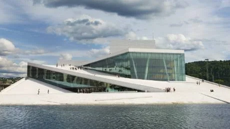 VIKTIG SYMBOL. Det nya operahuset i Oslo, en byggnad som fått symbolisera den norska satsningen på kulturfrågor.