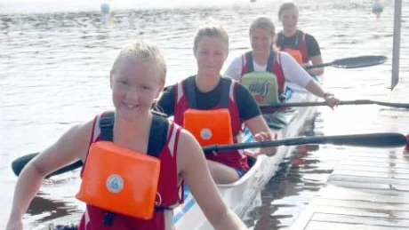 MEDALJTJEJER. Maya Strömgren, Elina Lineruth, Saga Wallerström och Frida Lindfors fixade en bronsmedalj till Luleå KK.  Foto: Anton Olofsson