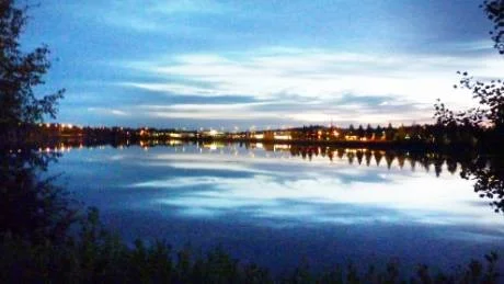 SOMMAREN SUMMERAD. Idag är det den 1 september och det är dags att summera sommaren 2010. Omväxlande är kanske det ord som bäst beskriver de skiftningar mellan sol och regn samt värme och kyla som förekommit. Sammanfattningsvis kan man konstatera att sommaren bjudit på relativt normalt väder.