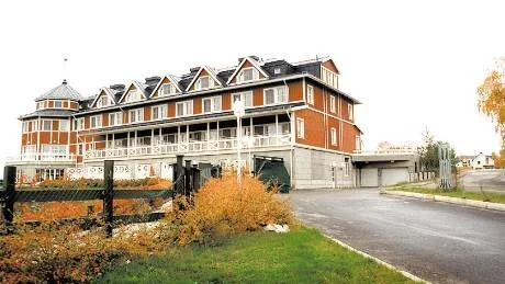 MINSKAR. Nu minskar Grand Arctic Hotel sin kostym med indragning av tre och en halv tjänst.