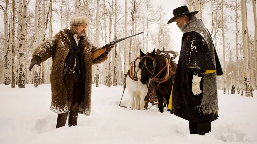 Prisjägare. Kurt Russell och Samuel L Jackson spelar två prisjägare i ett snöigt Wyoming, i Quentin Tarantinos "The hateful eight". Pressbild.
Foto: Scanbox