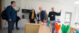 Halvfärdig skola invigdes – Martina Hallström (C): "Vi måste ju visa vad vi har levererat"
