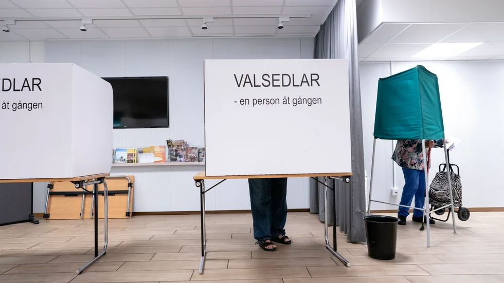 Fram till valdagen var det mycket prat för att locka väljare. Nu följer fyra år där vanligt folk glöms bort, skriver Eilert Gezelius.