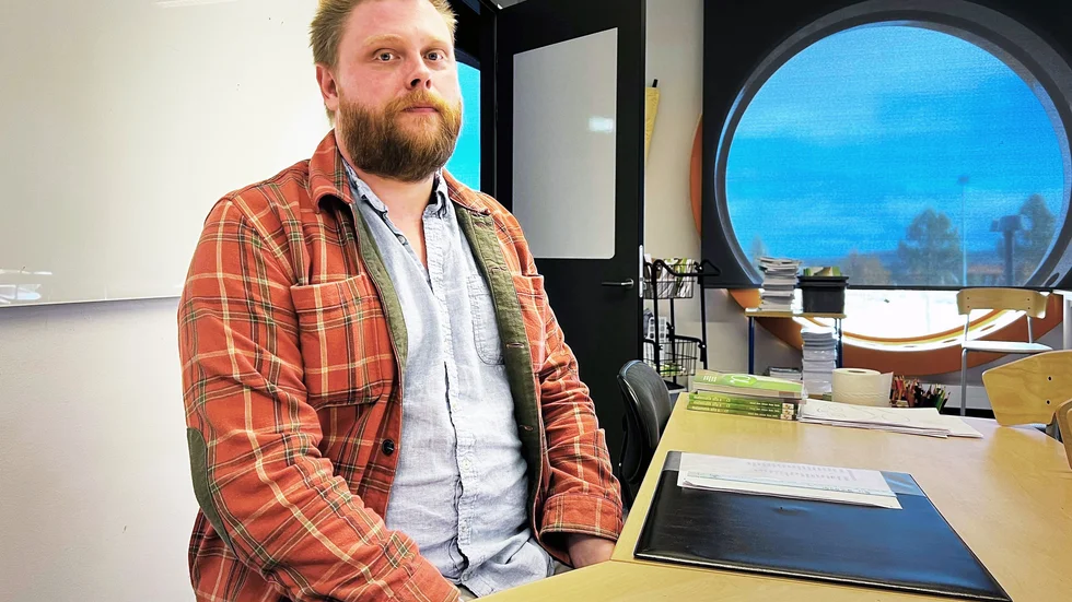 Under pågågende skyddsstopp på Nya Raketskolan i Kiruna arbetar personalen febrilt vidare för att hitta lösningar, berättar läraren Mikael Falk.