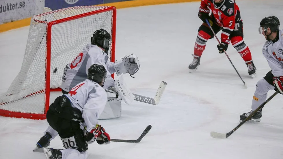 Piteå Hockey kan glömma spel mot Asplöven nästa säsong. Haparandaklubben tvångsdegraderas. (Arkivbild)