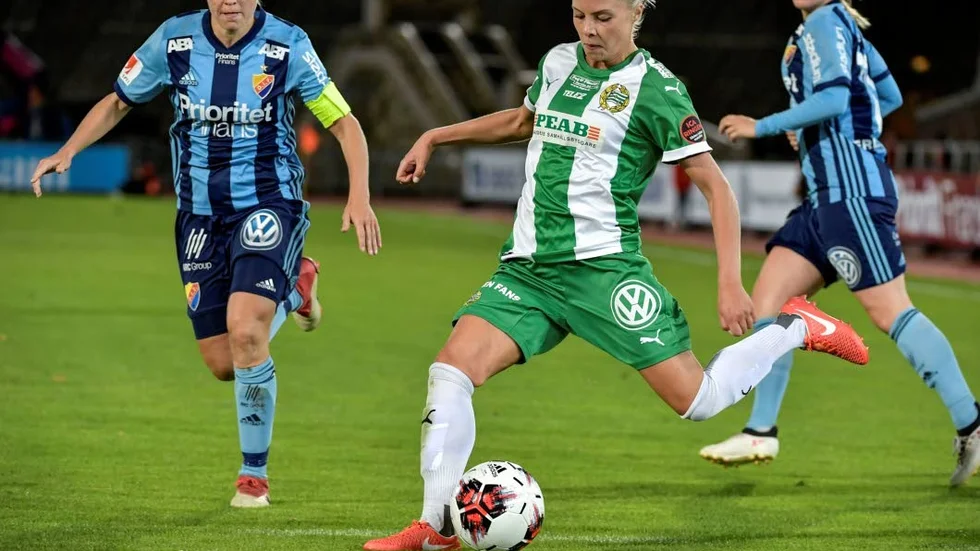 Lotta Ökvist flyttade runt mellan en rad olika klubbar förra säsongen. Nu är hon i alla fall kvar i Hammarby. (Arkivbild)