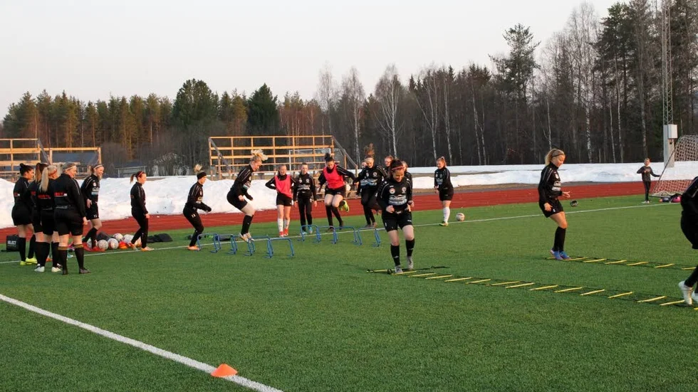 Efter klivet upp till tvåan så kör ÄIF-damerna extra hårda träningar.