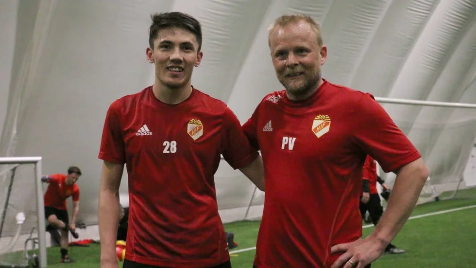 Zinullah Khaliqi (till vänster) kan bli en joker i Hemmingsmark som har en bra mix med äldre och yngre spelare. Peter Viklund är ny tränare... som också hoppar in och lirar under träningarna då det behövs.