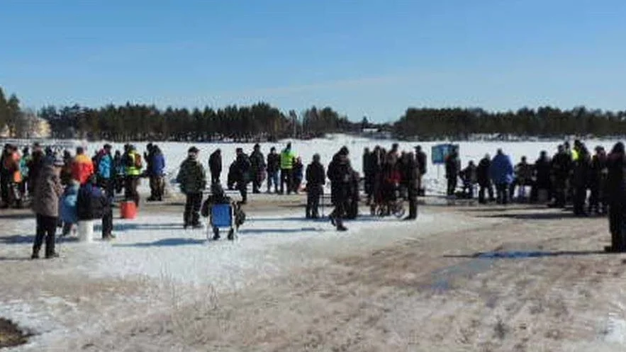 PRO:s pimpeltävling på Nyborgstjärn lockade som synes mängder av deltagare. Bäst gick det för Madeleine Persson som vann tävlingen - eller Roger Johansson som vann på startkortet.