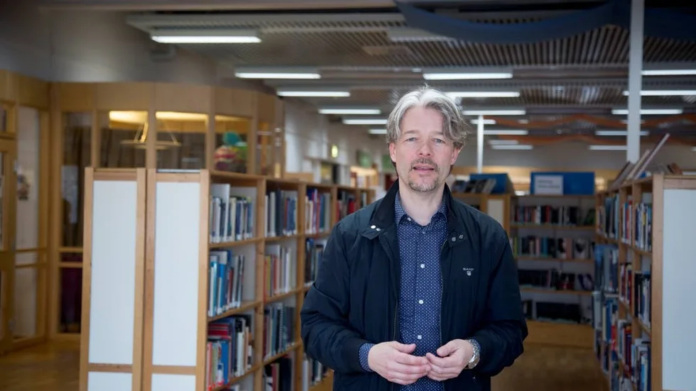 ”Vi har ett bra samarbete med skolan och det ska vi fortsätta med, men för ett stadsbibliotek är de här planerna olyckliga”, säger kulturchefen Micael Jonsson.