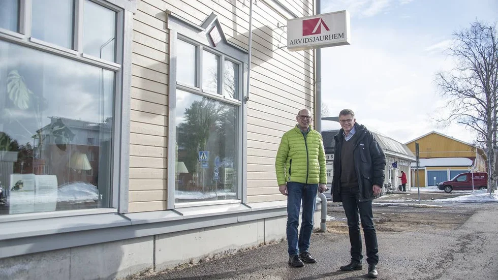 Besök. Bjarne Hald, Centerpartiets ordförande i Arvidsjaur, hade under tisdagen besök av riksdagsledamot Ola Johansson (C). De samtalade bland annat med kommunala bostadsbolaget Arvidsjaurhem, samt besökte biltestverksamheten Tjintokk i Slagnäs.
