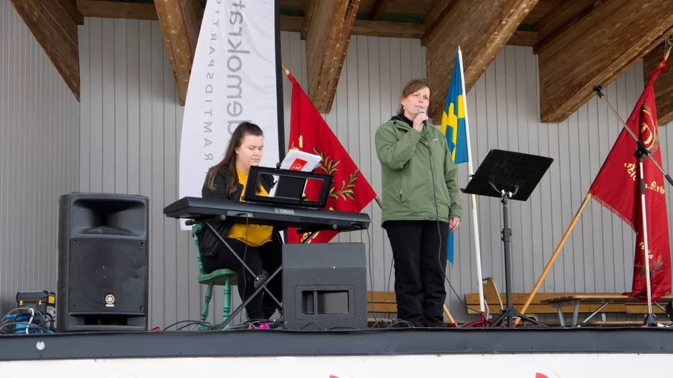 Underhållning. Anna Lundberg och Sanna Hortlund stod för underhållningen med piano och sång.