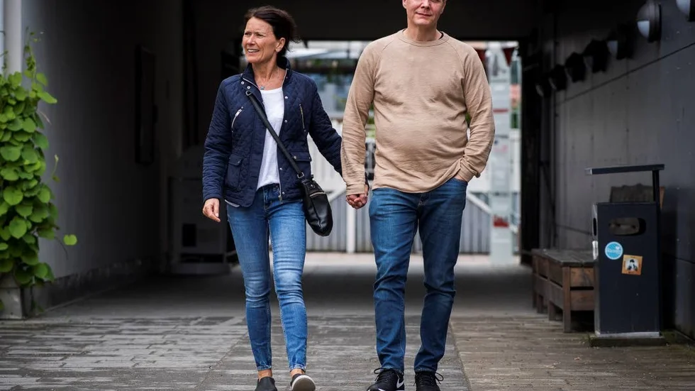 Nytt liv. Kaj Linna har nu lämnat landet tillsammans med kärleken Petra Wüllrich. Bröllop och en ny framtid på en ny plats väntar, Kanarieön El Hierro.