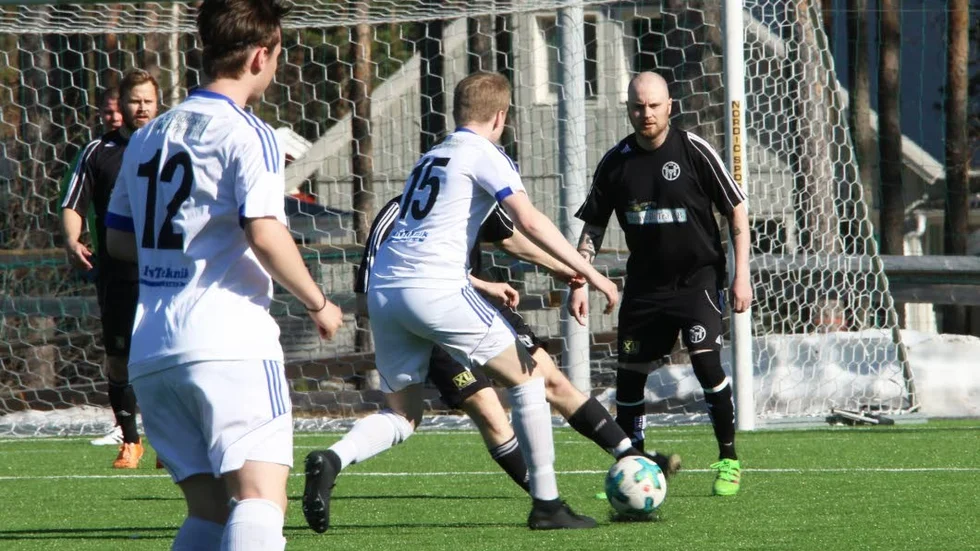 Christoffer Nilsson och Sikfors har fått en stabil start i söderfemman, med poäng mot både Storfors och Arvidsjaur. (Arkvibild)