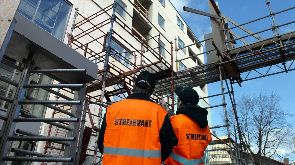 Då strejkar vi. Arbetares position på arbetsmarknaden behöver stärkas. Socialdemokraternas utredning  är ett hot mot en av samhällets hörnstenar menar Vänsterpartiet. (Arkivbild)