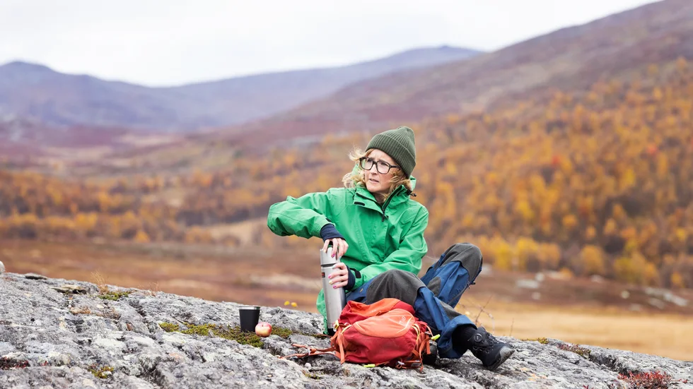 Beskedet att hon skulle få stomi var nästan värre än själva sjukdomsbeskedet, berättar Linda Nyman som var rädd att hon aldrig skulle kunna fjällvandra eller resa igen. Så illa har det inte blivit, hon har tagit ett litet steg i taget och hittills har inget varit omöjligt.