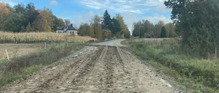 Bonde spred lera på vägen – kan bli en dyr historia: "Händer med jämna mellanrum"