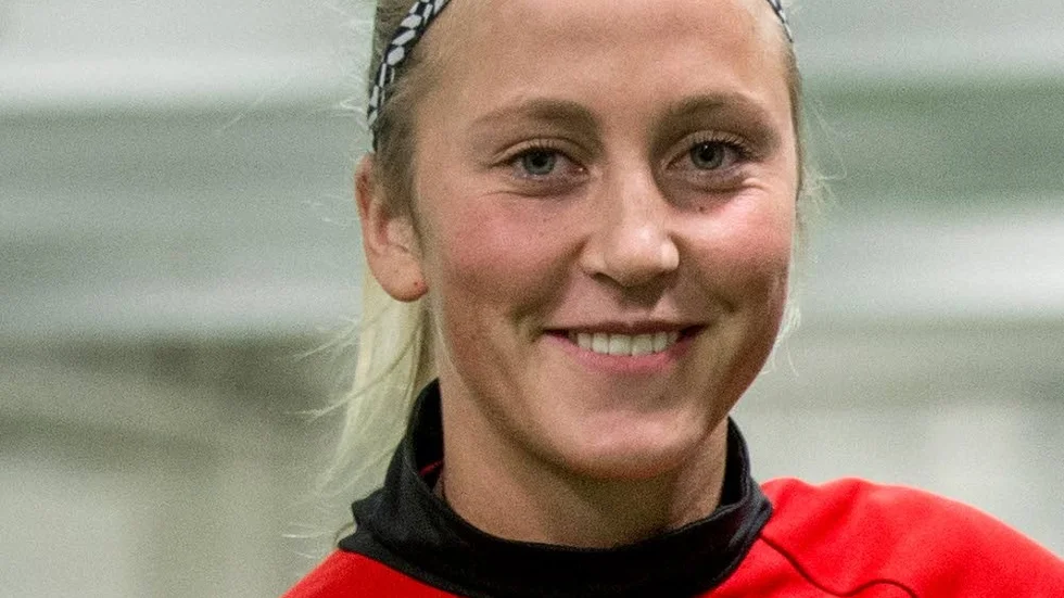 PREMIÄRMÅL. Julia Karlernäs nickade in PIF:s första tävlingsmål för säsongen..