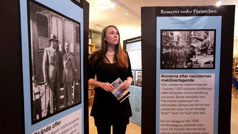 Linda Staaf, kultursekreterare ser det som oerhört viktigt att informera unga om Förintelsen och alla dess offer.