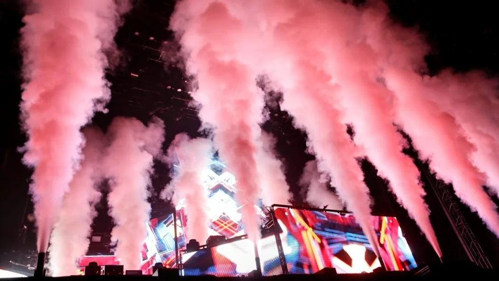 Spektakulärt. Calvin Harris sparade inte på krutet under finalspelningen på årets Bråvallafestival.
Foto: Niclas Sandberg