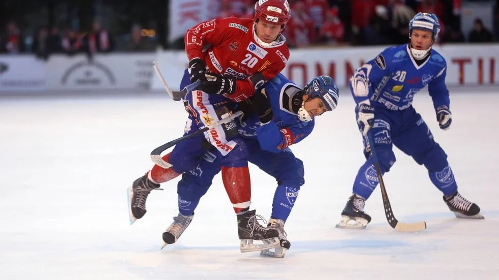 STOPPAD. Tobias Wallberg och hans Faik åkte på en ny smäll i bandyallsvenskan i helgen. Tranås vann hemma med 8–4.