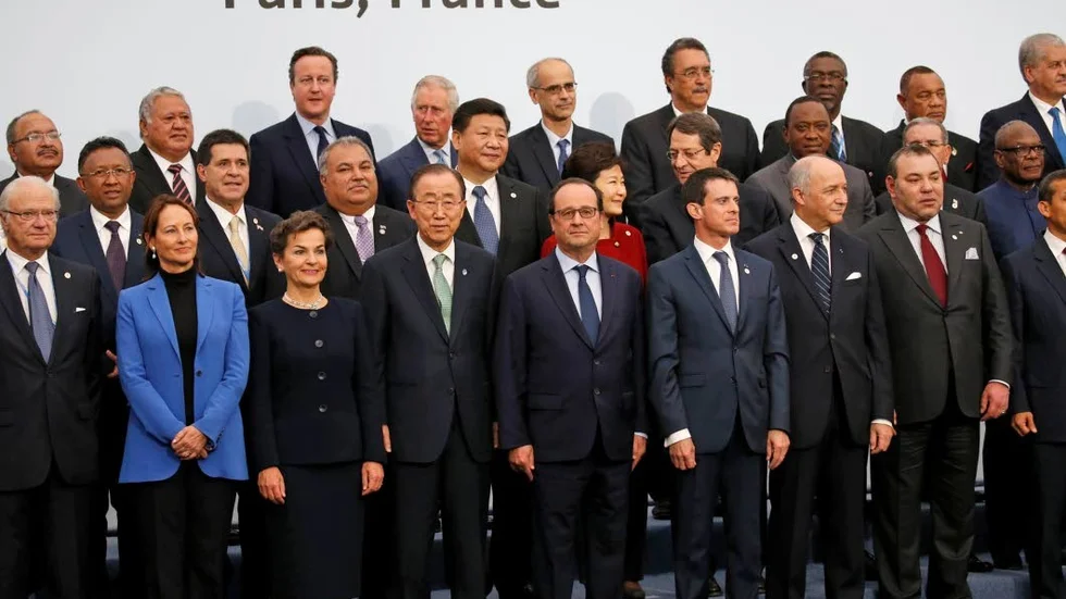 Världens ledare samlades i Paris under måndagen. Klimatpolitiken står högst på dagordningen.