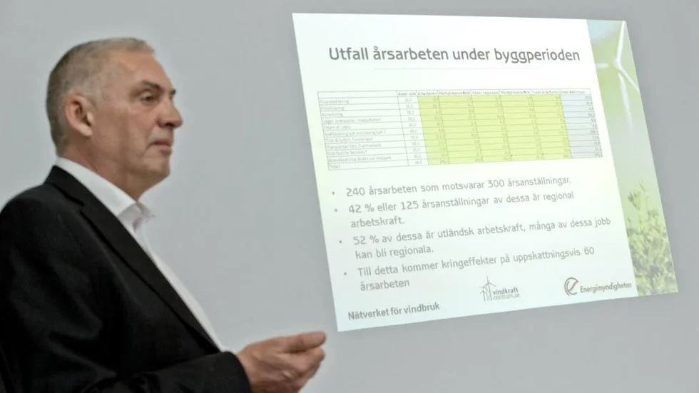 Utredare Christer Andersson säger att studien kommer användas som grund för ett planeringsverktyg så att lokala näringsidkare kan få en större del av kakan. I förgrunden syns Erik Persson, Piteå kommun och Vindkraftcentrum i Barentsregionen. I mitten syns Jan Isaksson, marknadsområdeschef för BDX Maskin och Transport.