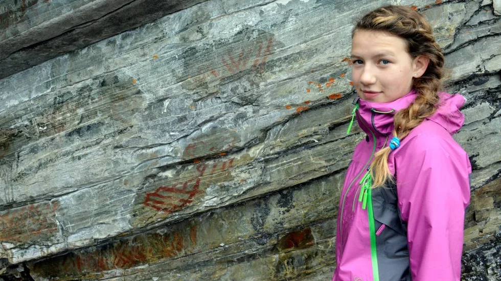 13-åriga Solveig Andal Johansen från Fauske fupptäckte unik hällmålning i Arjeplogsfjällen.