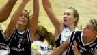 Helen Thorold slet tappert under korgarna, men det räckte inte i lördags. Dolphins föll med 64-73.  Foto: Niclas Sandberg