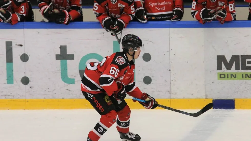 Elias Pirttimaa, 19 år, åkte på en otäck skada borta mot Vännäs. (Arkivbild)