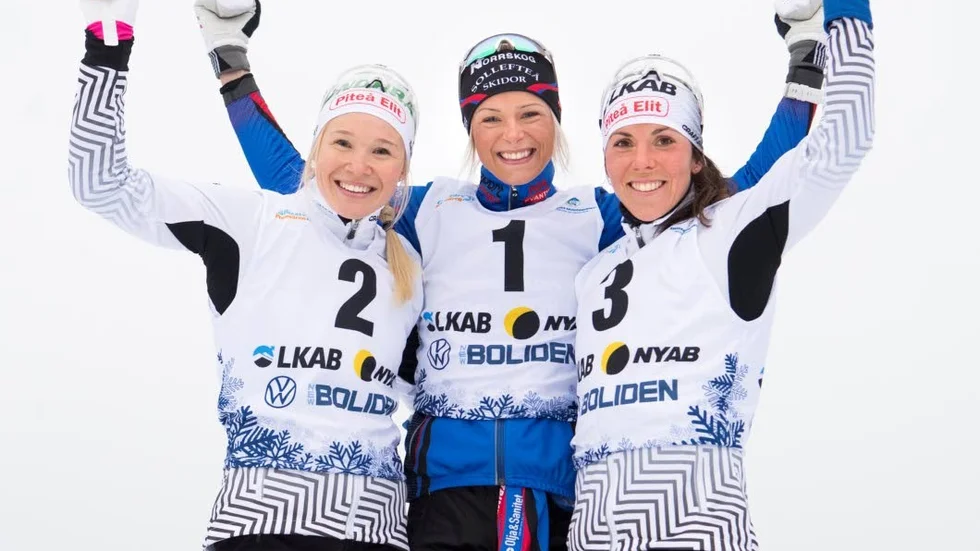 Piteå Elits Jonna Sundling (till vänster) tillsammans med Frida Karlsson och Charlotte Kalla.