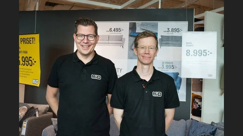 Delägarna Peter Löfroth och Anders Bertilsson på premiärdagen av Mio på Storheden i Luleå.