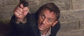 Bond-publik vaktas med nattkikare