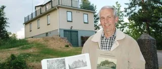 Lars-Erik har gett ut vykortsbok om bygden