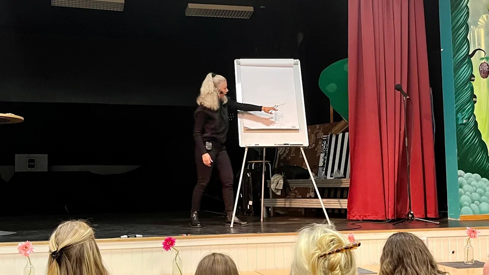 Lassnack använder sig av enkla illustrationer för hur man kan träna mentalt. "Det går att jobba med sig själv", säger hon. 