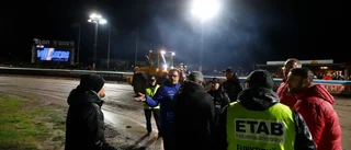 Finalen försenades nästan en timme efter beslutskaos – Smederna och publiken rasar: "Så jävla dåligt"