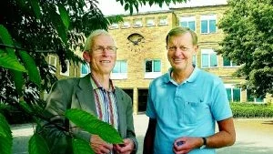 - Nu hoppas vi att fler elever ska satsa på att läsa ekonomi, säger biträdande rektor Per Otterheim och ekonomi-lärare Eine Fredriksson på Kungsgårdsgymnasiet i Norrköping.Foto: Titti Olovsson