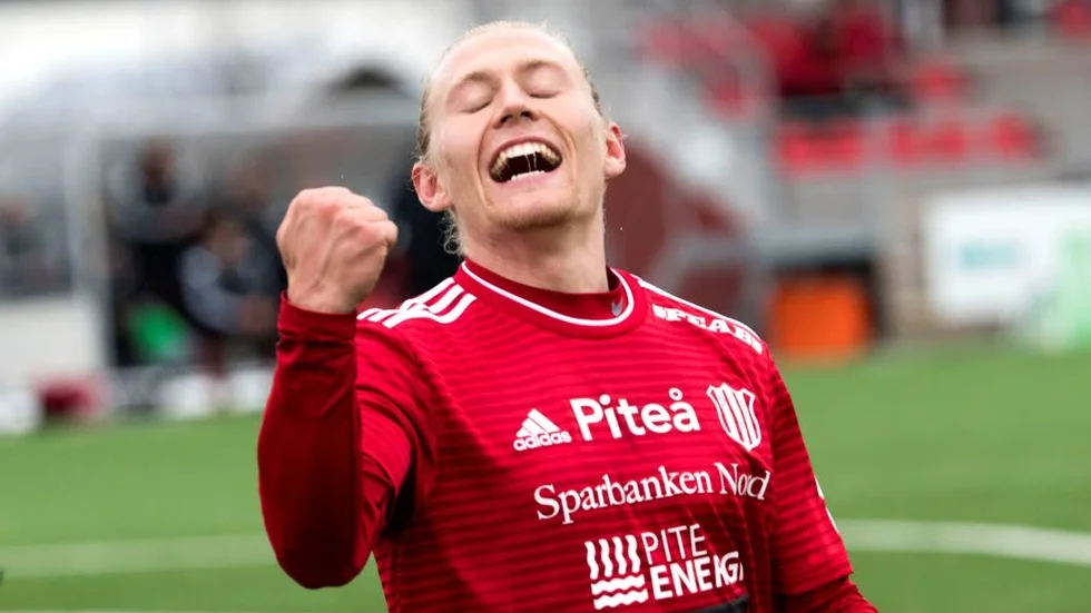 Gustav Rönnbäck Wallin är i praktform. Han kan leda Piteå mot tredje raka segern i bortamatchen mot Täfteå. Det tror i alla fall PT-sports Bosse Lundkvist som bygger in oddset 1,55 i helgtrippeln.