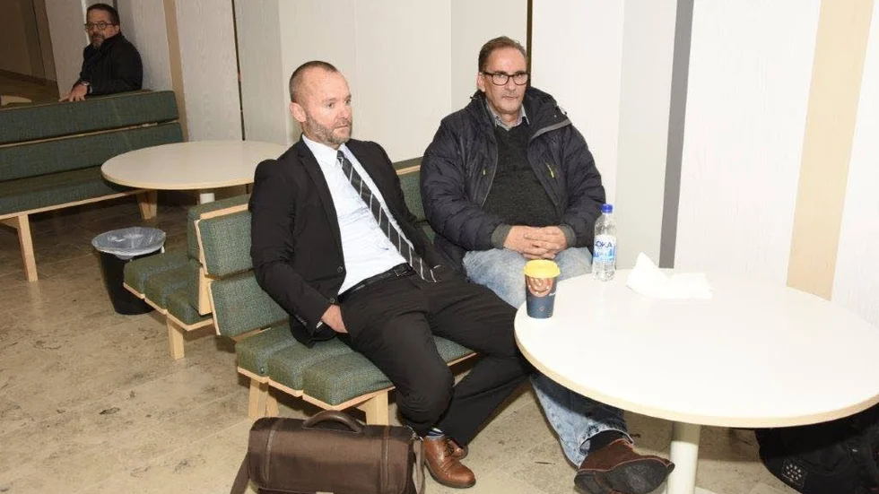 Advokat Jens Arnhof och den åtalade Jan Edvardsson i Luleå tingsrätt.