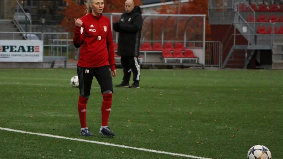 Elin Bragnum kan sedan några dagar träna för fullt, men måste bromsa om foten svullnar.
