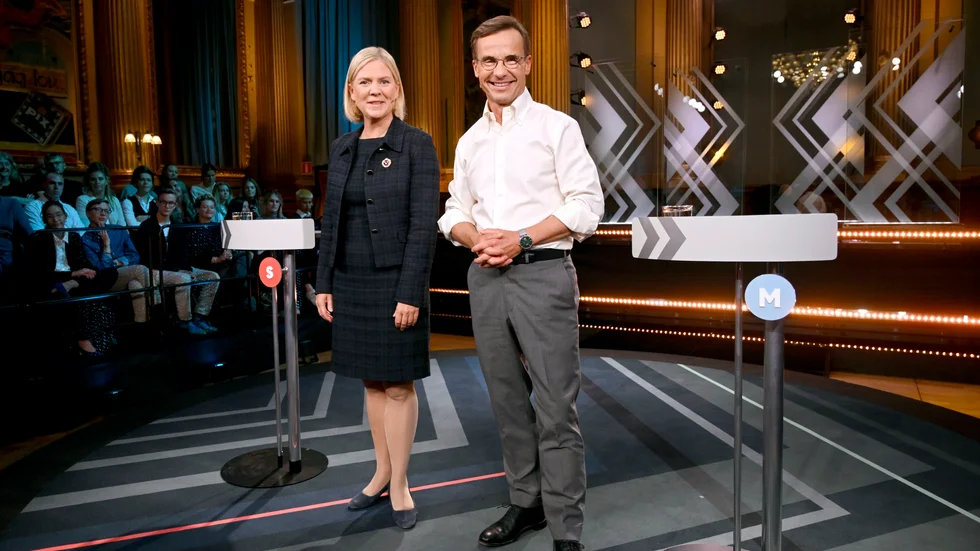 Med mindre än ett dygn kvar till vallokalerna stänger duellerar statsminister Magdalena Andersson (S) Moderaternas partiledare Ulf Kristersson.