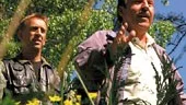 Samspelet mellan Janne "Loffe" Carlsson och Joakim  Ersgård fungerar inget vidare i "Jordgubbar med riktig mjölk".	
FOTO: SONET