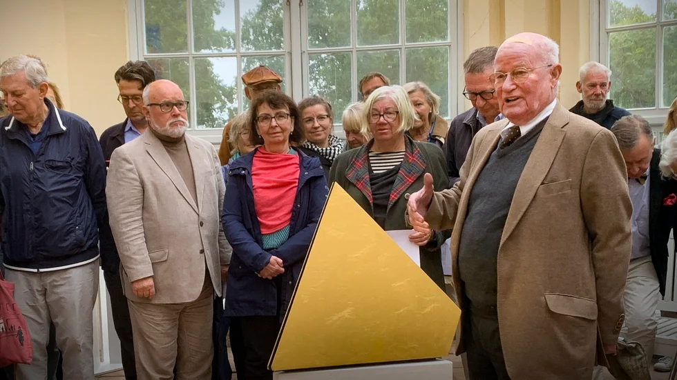 Johan Adelswärd hälsade vernissagebesökarna välkomna.