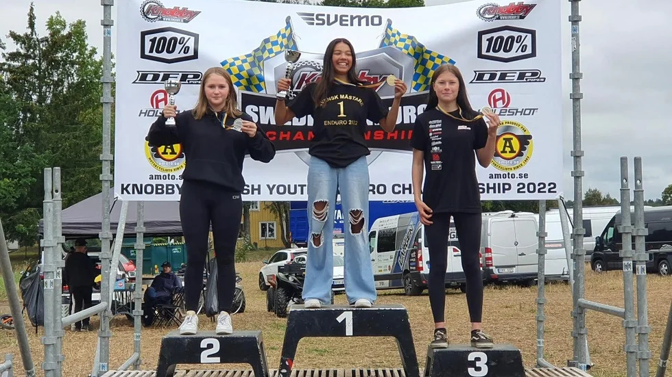 Meja Flygare vann både deltävlingen och tog hem USM-titeln i D1-klassen i enduro.