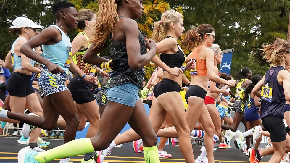Boston Marathon är världens äldsta årliga maratonlopp, och avgjordes för första gången 1897. Nästa år, i den 127:e upplagan av tävlingen, kommer icke-binära för första gången kunna tävla utan att anmäla sig i dam- eller herrklassen. Arkivbild.
